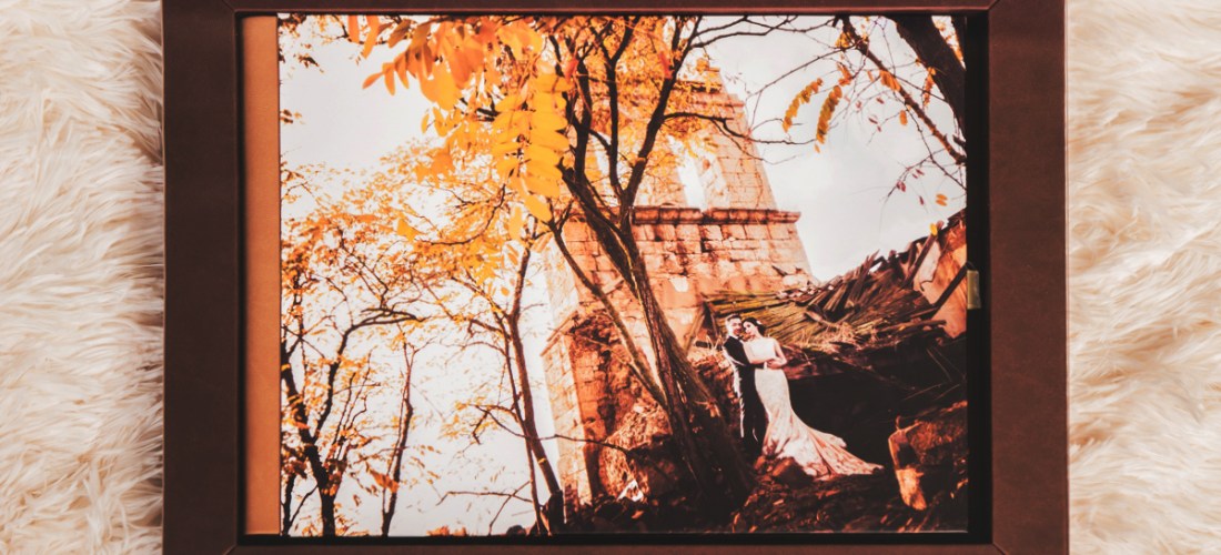 Album Go Book. Con caja y tapa de metacrilato que hace pueda ser una pieza decorativa.