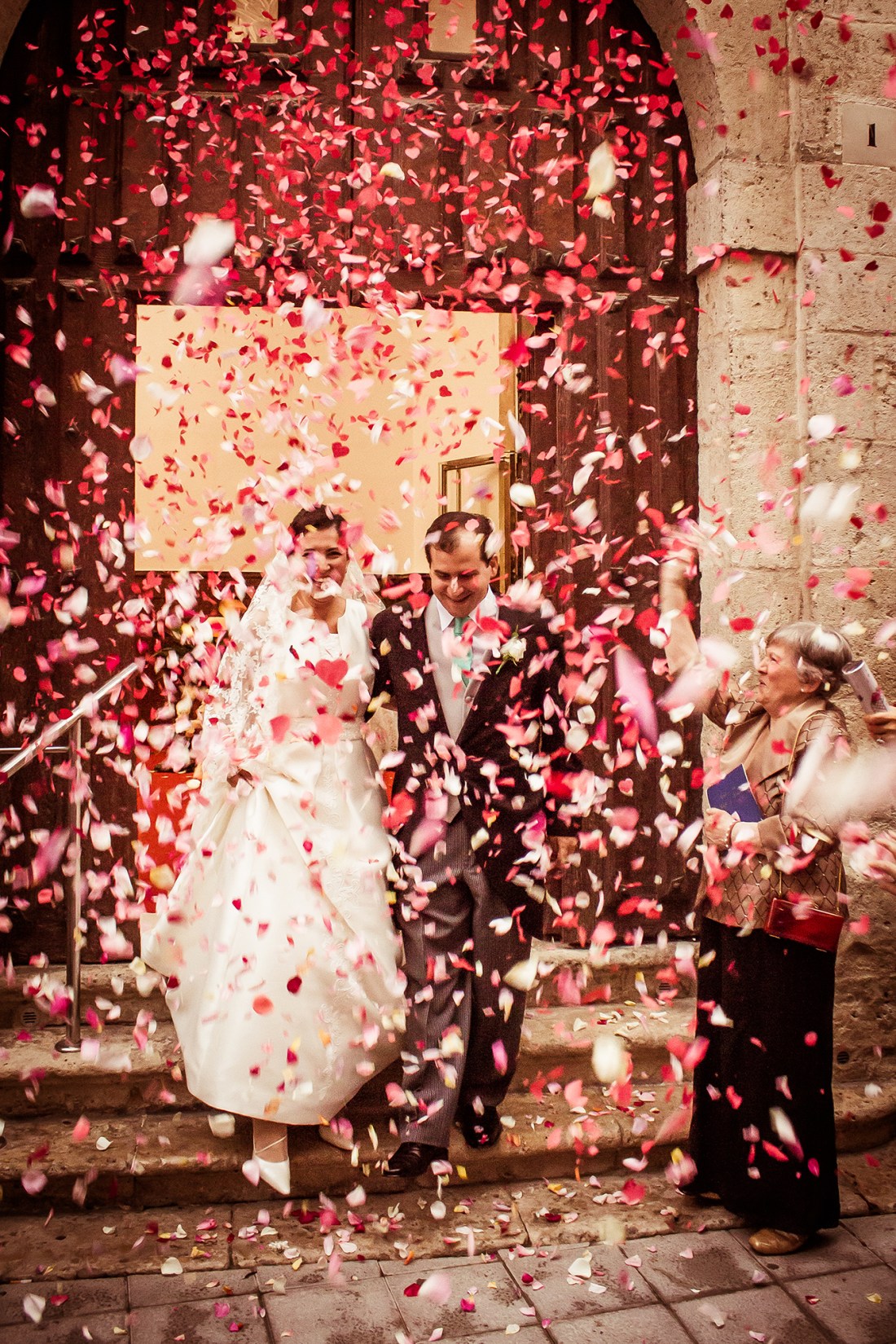 Lluvia de pétalos. Arrozada. C+E