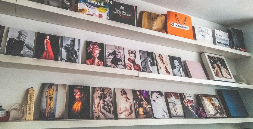 Así de instalados estamos. Nuestras fotos y muestrarios en el espacio