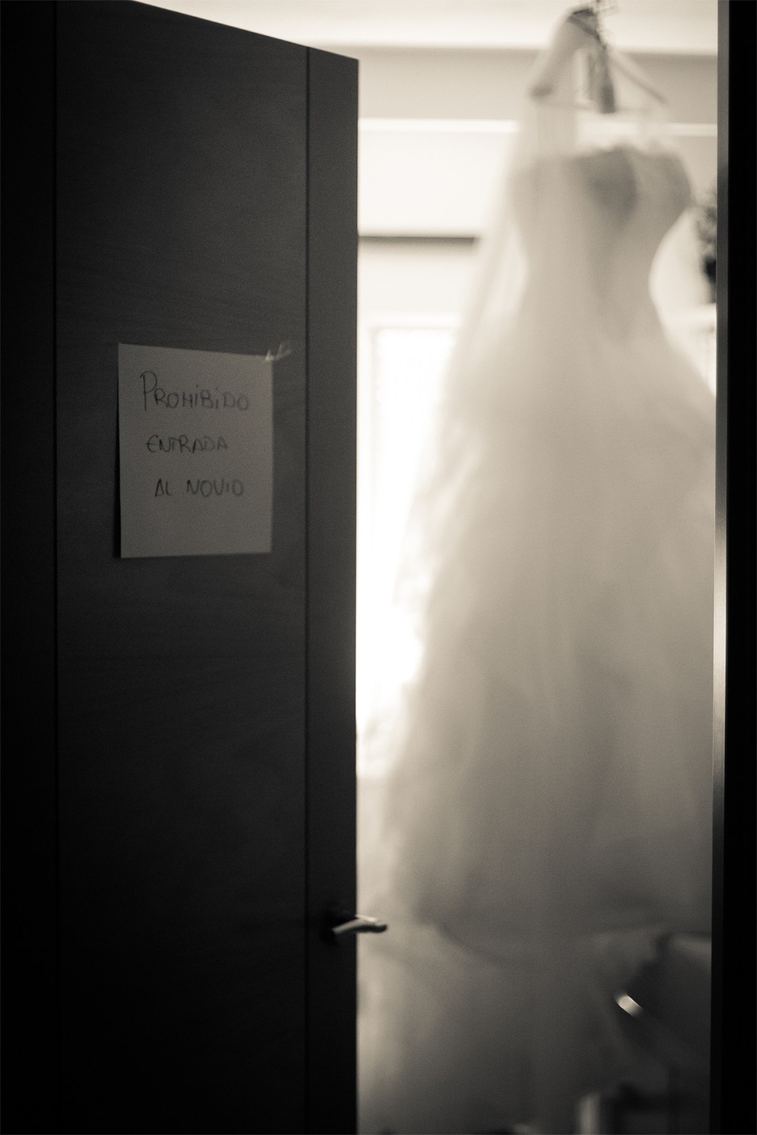 Prohibido Entrada al Novio. M+R