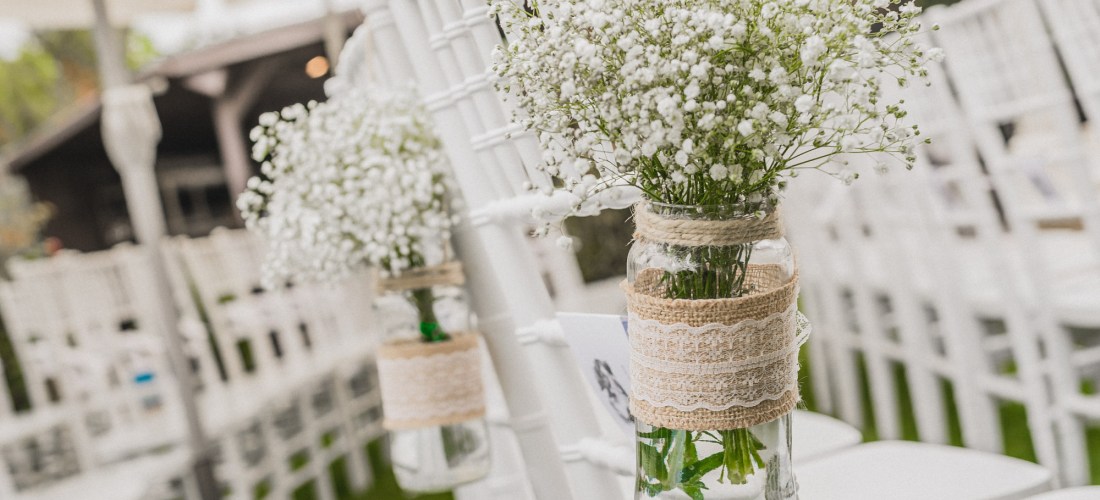 Decoración floral. Tarros con tela de saco y puntilla. El Hueco. Valladolid