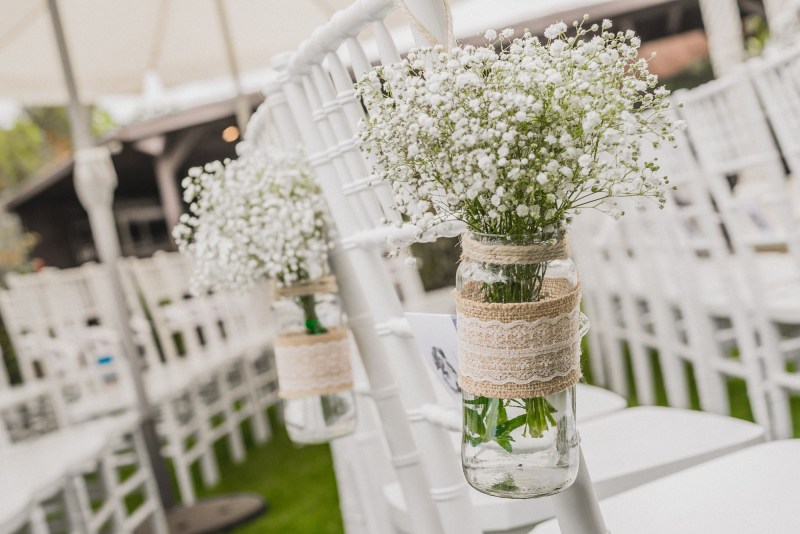 Decoración floral. Tarros con tela de saco y puntilla. El Hueco. Valladolid